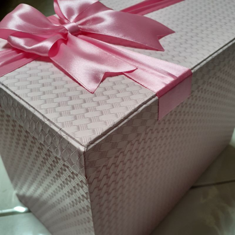 

KOTAK HADIAH PINK DION BAHAN HARDBOX BISA CUSTOM UKURAN