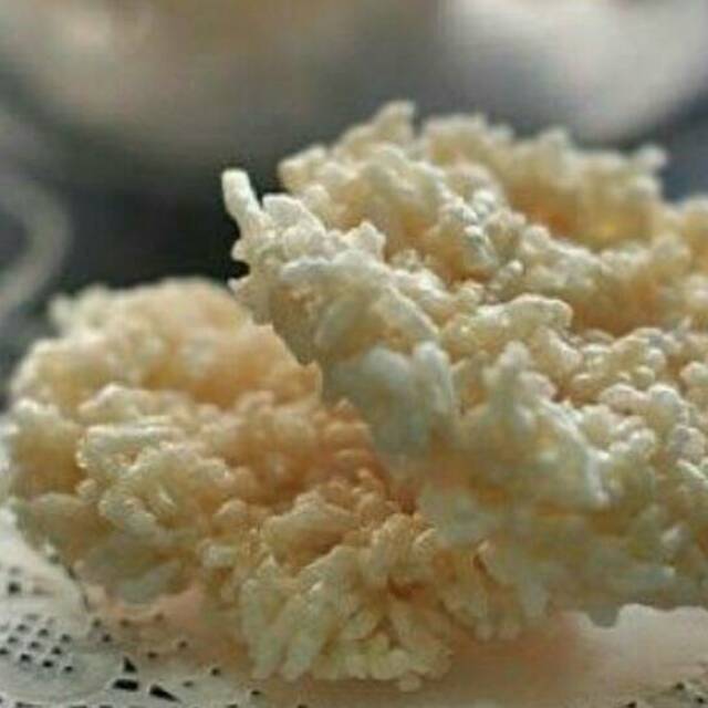 

Cemilan Asli Betawi RENGGINANG KRIUUUUKKK sudah digoreng