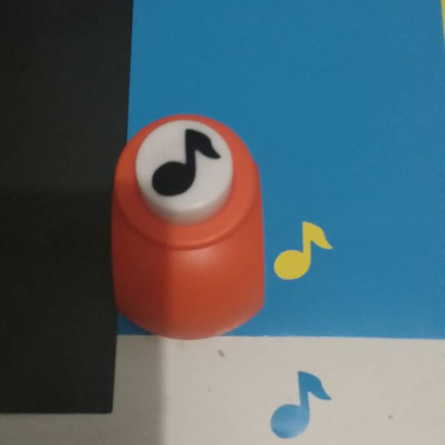 

M size paper punch