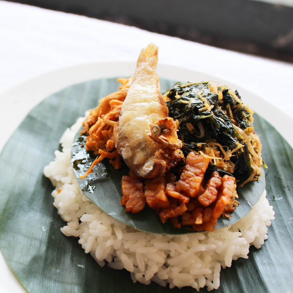 

Nasi Urap Bungkus Daun Pisang Sego Nyimut Surabaya