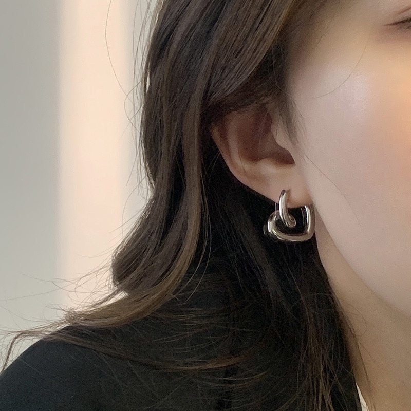 Anting Tusuk Asimetris Bentuk Hati Simple Untuk Wanita