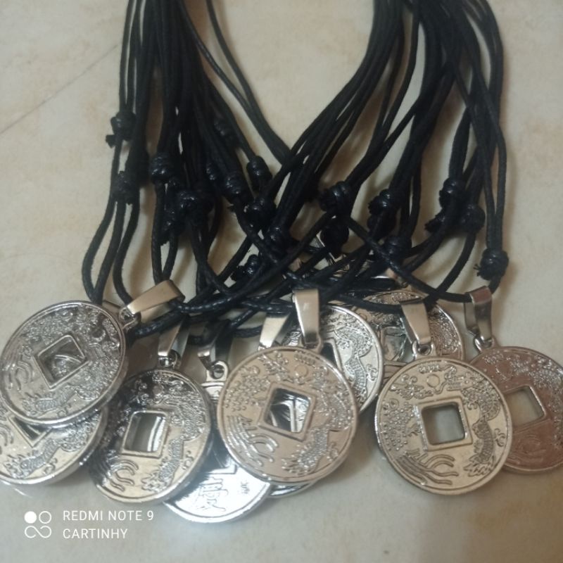 kalung liontin koin