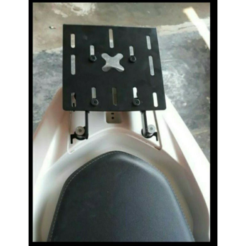 breket box honda PCX 150 hitam