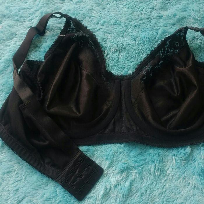 Branded Sample Minimizer Bra Size 42D