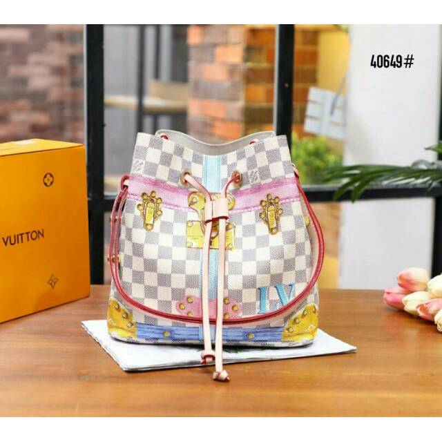 LOUIS VUITTON NEONOE BAG