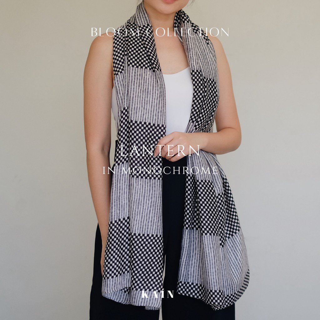 Lantern Shawl in Monochrome– Bloom Collection