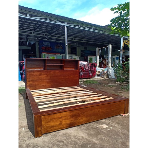 Tempat tidur minimalis ukuran 180x200