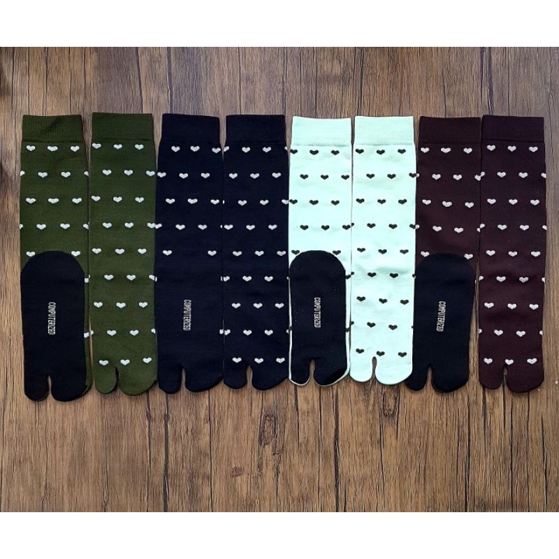 KAOS KAKI JARI JEMPOL NILON WANITA MUSLIMAH MOTIF LOVE/HATI DEWASA TELAPAK HITAM-3