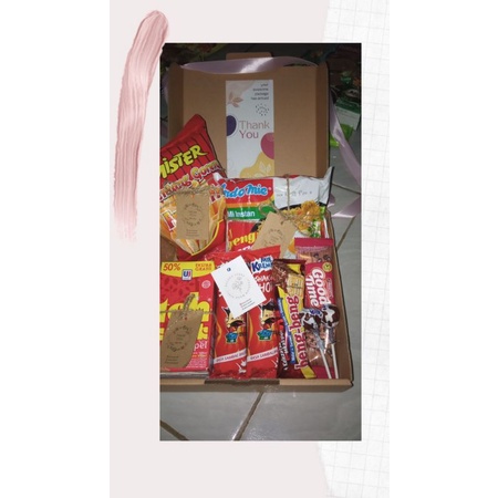 

HAMPERS SNACK BOX / HAMPERS GIFT WISUDA / HAMPERS ULANG TAHUN