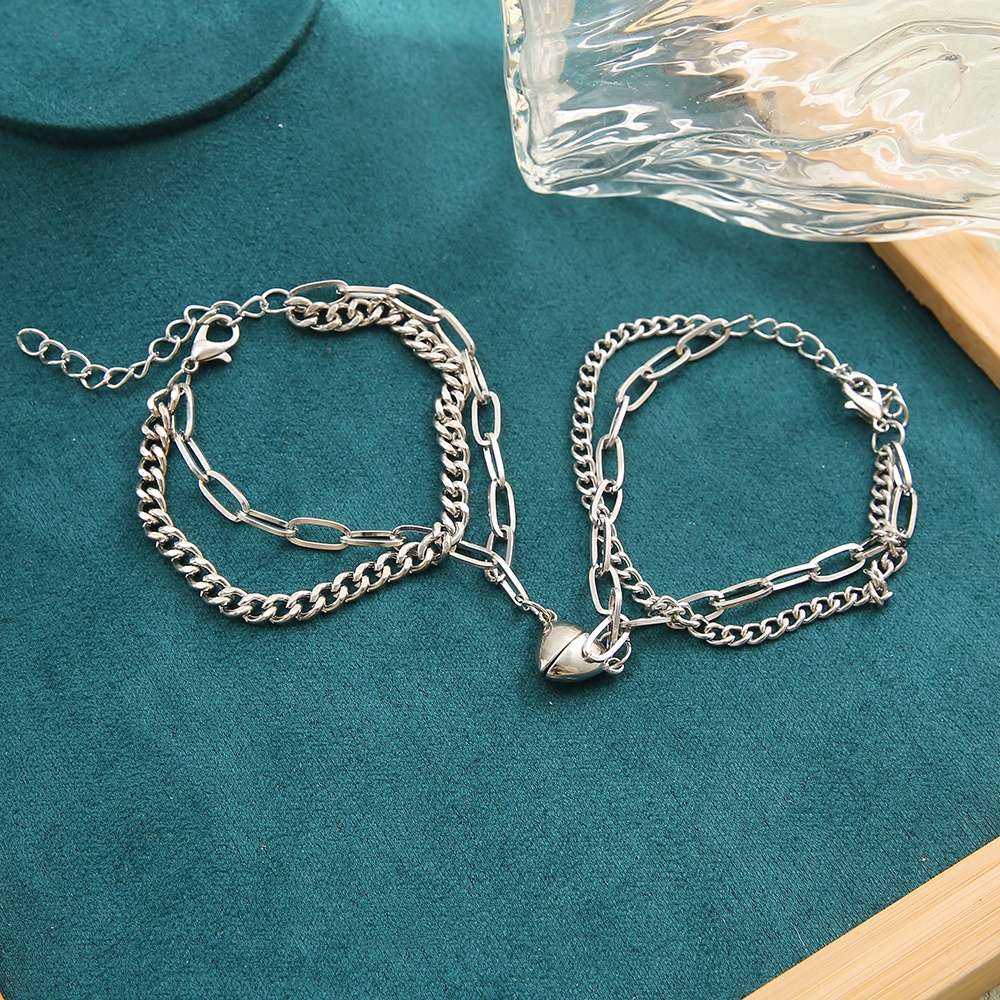 2pcs / Set Gelang Bangle Magnetik Liontin Hati Warna Silver Gaya Vintage Untuk Wanita