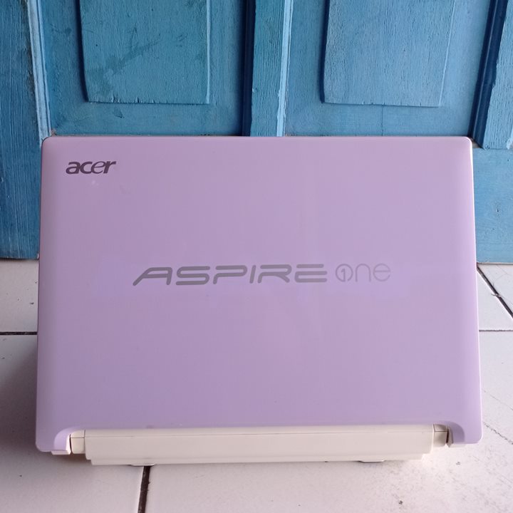 Acer Aspire One Happy Putih Ungu Purple RAM 2GB Netbook Notebook Second Bekas Intel Atom 10 Inch