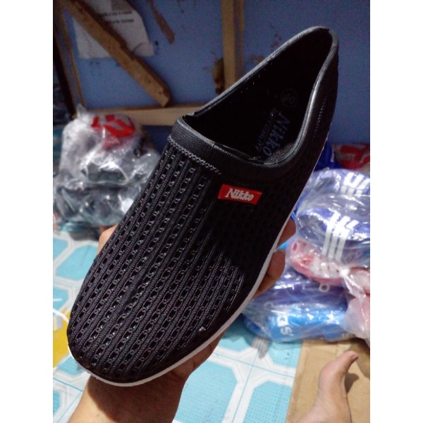 152 / sepatu karet untuk pria motif lubang kecil2 merk NIKO size 38 - 43