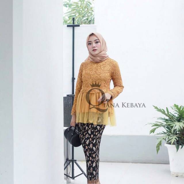 Setelan brukat tutu (tunik + rok plisket)