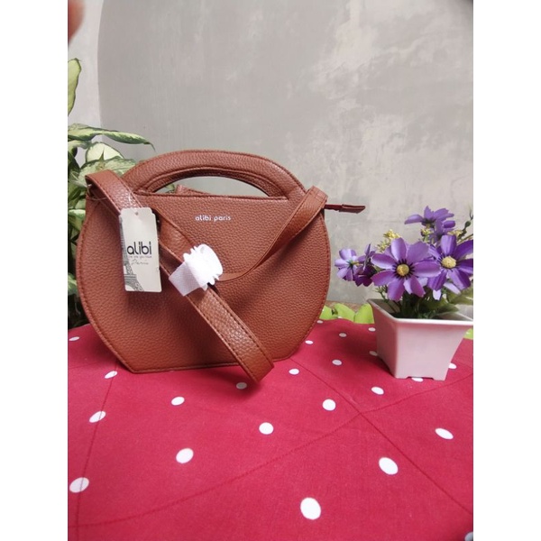 Tas Selempang dan Jinjing Wulfenia Bata Bag By Alibi Paris