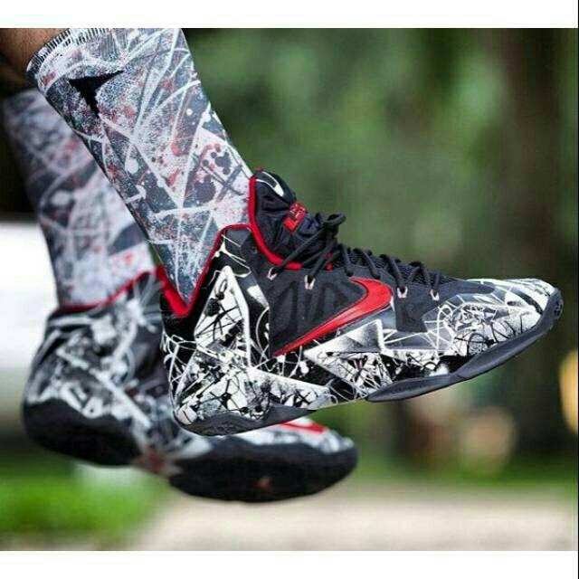 harga lebron 11