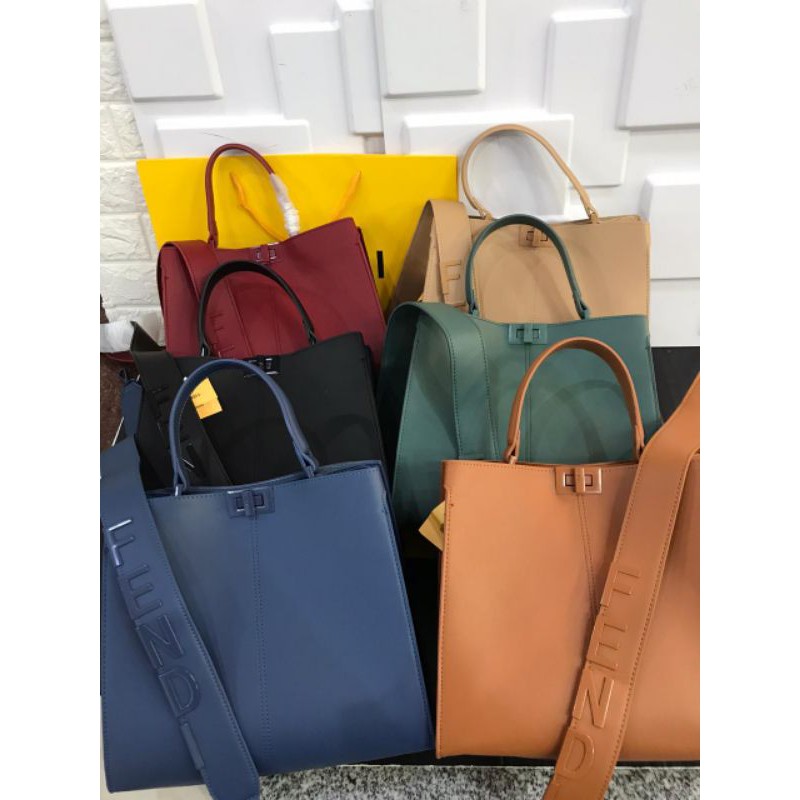 

FASHION PEEKABOO BAHAN LEATHER 29*25*11 KELENGKAPAN FREE PAPERBAG + TALI STRF