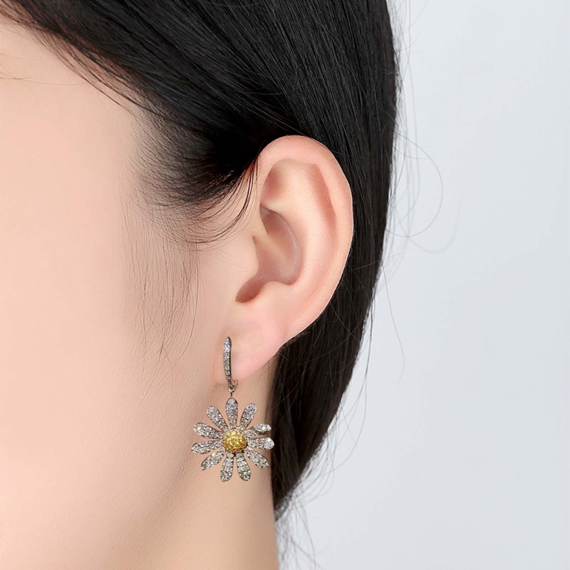 1 Pasang Anting Stud 925 Sterling Silver Bentuk Bunga Matahari Hias Berlian Sapphire Putih Untuk Pernikahan