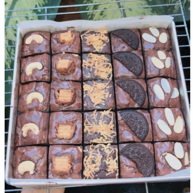 25 shiny Brownies sekat fudgy bites Brownies panggang isi crust