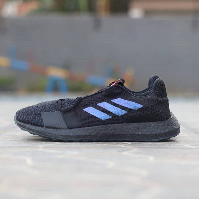 adidas senseboost triple black