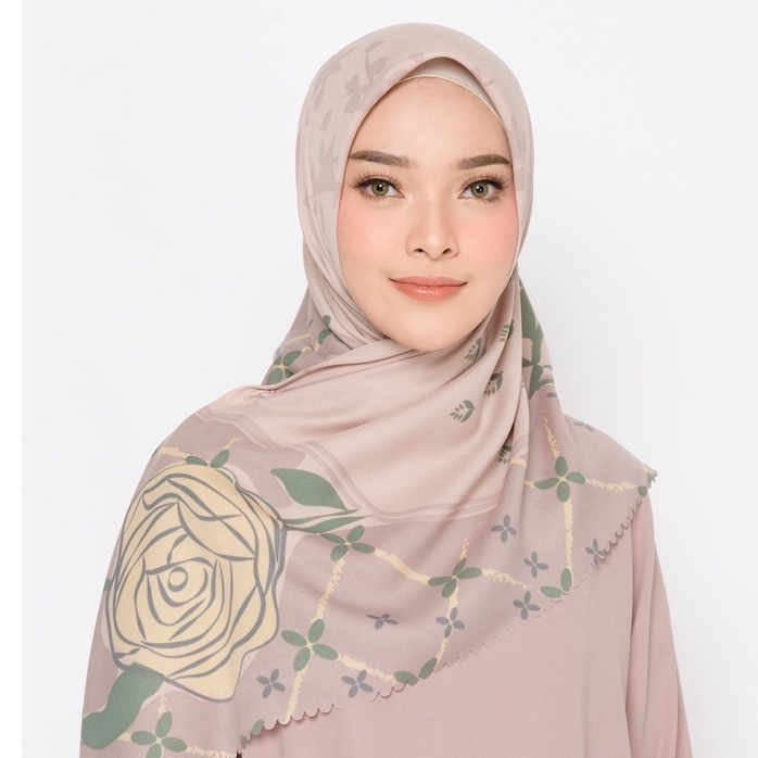 ZM Zaskia Mecca - Rose Charm Pink Scarf Kerudung Segi Empat Ultra Sonic - Romansa Khatulistiwa-1