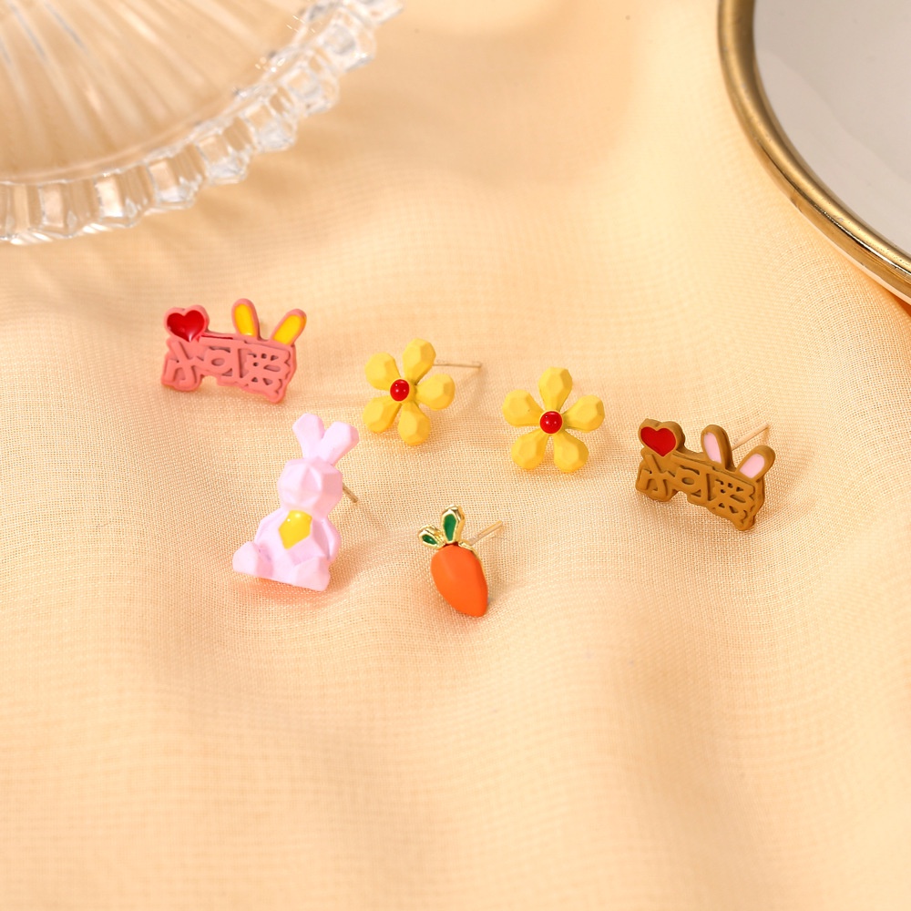 Cute and sweet asymmetrical animal earrings colorful cartoon rabbit carrot earrings small and exquisite student jewelry