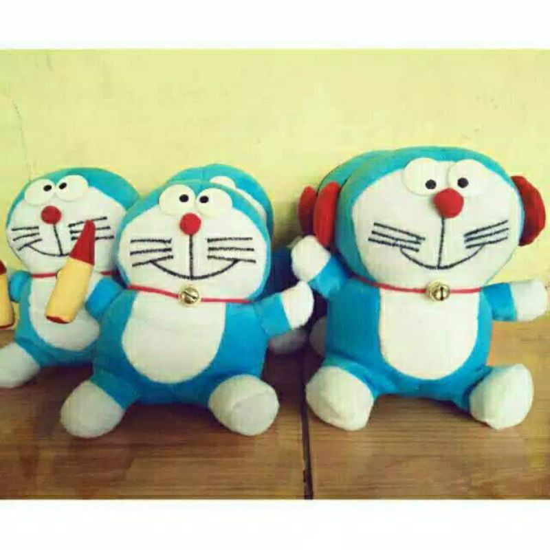 

BONEKA DORAEMON WALKMAN & PENSIL