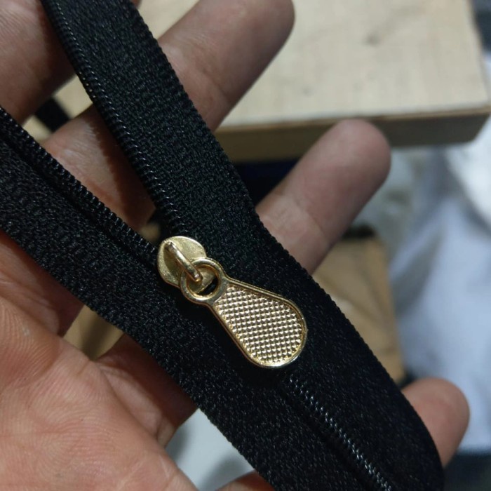 

Murah Paket Resleting No.3 (Lanyard Hitam 25 Yard + Kepala 50 Pcs) Hemat