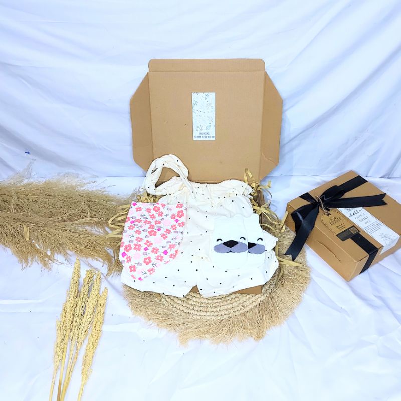 KADO BAYI | HAMPERS BAYI | JUMPER BAYI | JUMPSUIT BAYI | DRESS BAYI PEREMPUAN | BAJU BAYI LAKI LAKI | HAMPERS BAYI NEWBORN | HAMPERS BABY BOY | HAMPERS BABY GIRL | SETELAN ANAK LAKI LAKI | SETELAN ANAK PEREMPUAN | BABY GIFT | PARCEL NEWBORN | KADO LAHIRAN-set whitepolkadot+kk