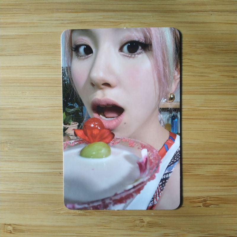 Twice chaeyoung gelas cocktail photocard pc