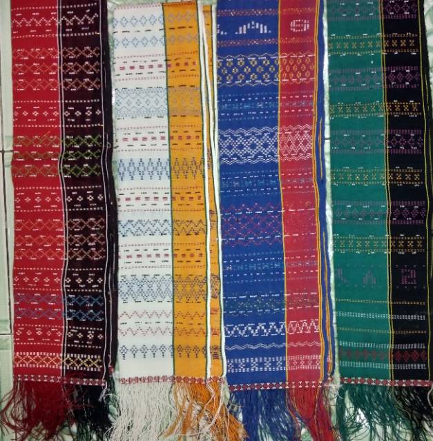 Hande-hande Tarutung Selendang wanita Adat Batak-5
