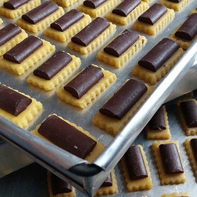 

Chocolate stick cookies