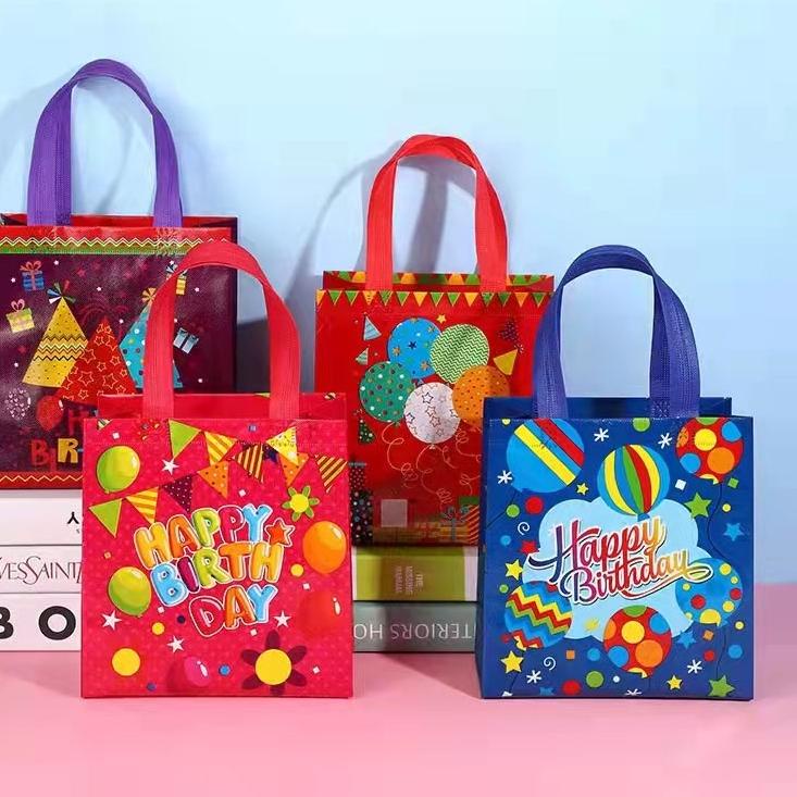 

Baru Viral HAPPY TIME GOODIE BAG DX23 (1 LUSIN WARNA RANDOM) ANEKA GAMBAR KARAKTER LUCU ULANG TAHUN HAPPY BIRTHDAY TAS KARUNG PLASTIK SOUVENIR