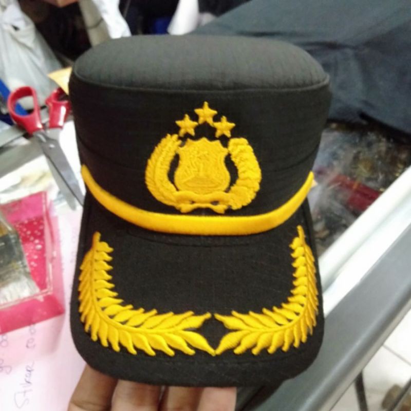 Topi polisi komando pamen