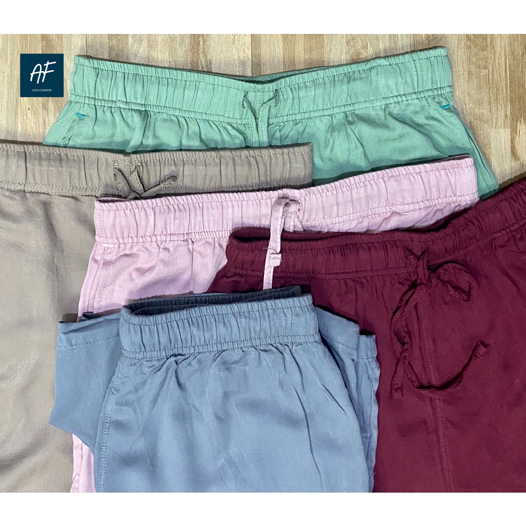 Short Pants Relaco Uniqlo - Celana Pendek Wanita