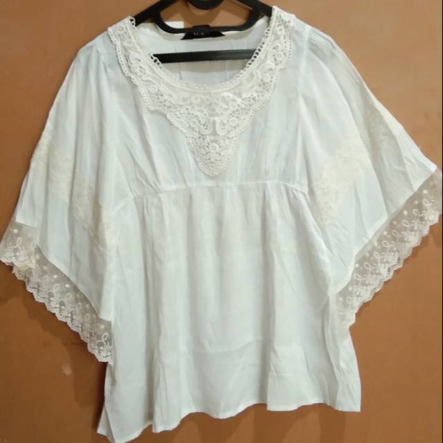 SALE Blouse Oeillet