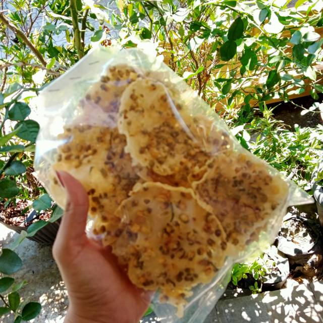 

Peyek kacang hijau CANARY