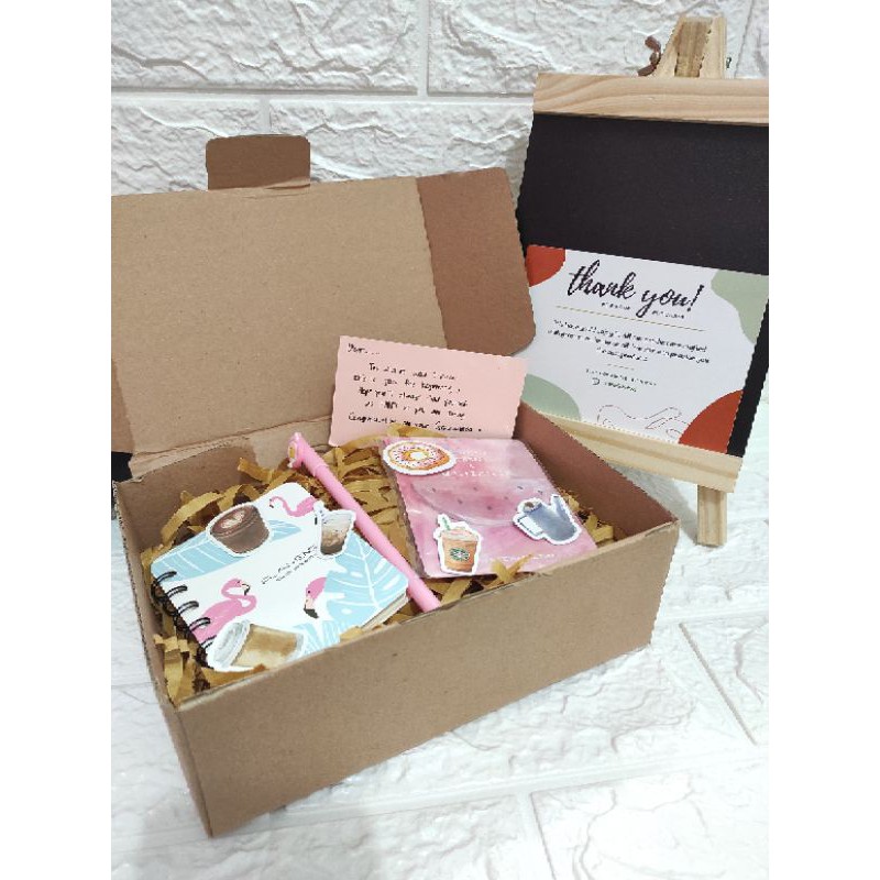 

Souvenir ulang tahun/Paket Aesthetic/ kado natal / tukar kado/ giftbox/ hadiah/ wisuda/ simple/