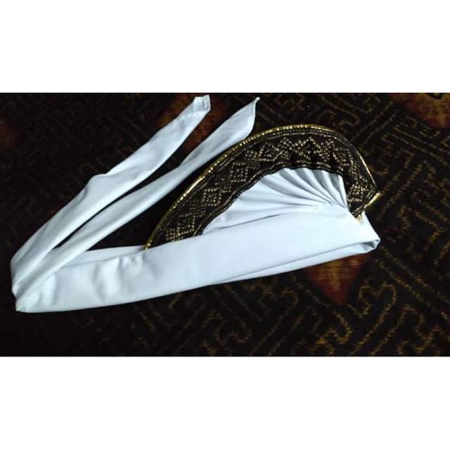 Udeng putih tepi songket Lis kuning emas