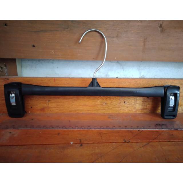 Hanger Marks & Spencer jepit / gantungan baju Shopee Indonesia