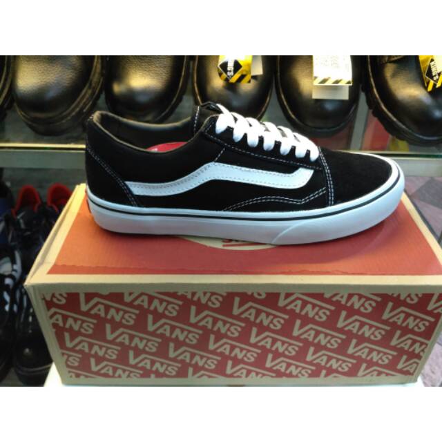 Sepatu vans old school