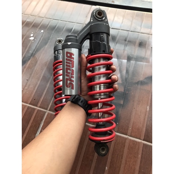 Shock belakang Showa Replika CB400