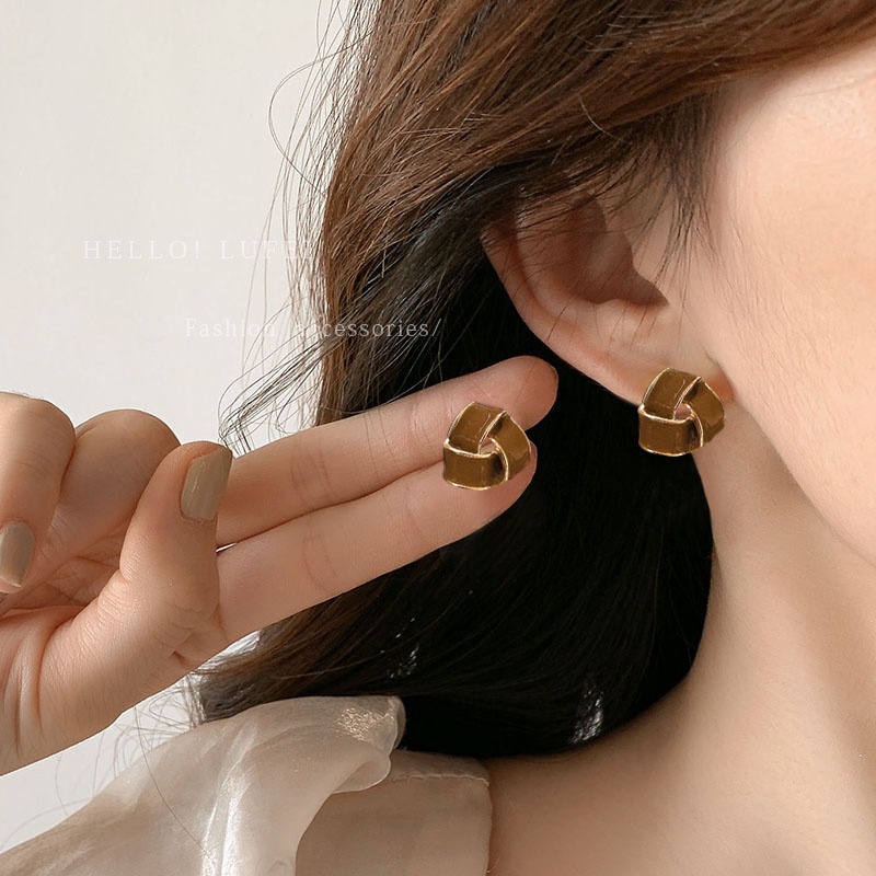 Anting Stud Warna Khaki Gelap Gaya Elegan Untuk Aksesoris Wanita