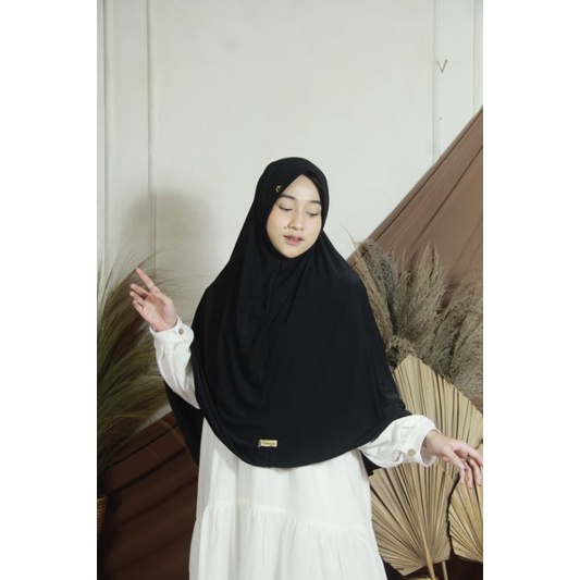 KERUDUNG BERGO AISYAH JUMBO BY DESMONDA HIJAB