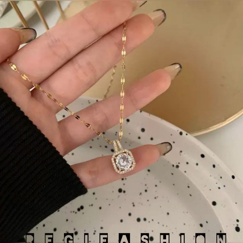 KALUNG TITANIUM RANTAI KLAVIKULA IMPOR LIONTIN BULAT BERKILAU FASHION WANITA TERLARIS ANTI KARAT TIDAK LUNTUR