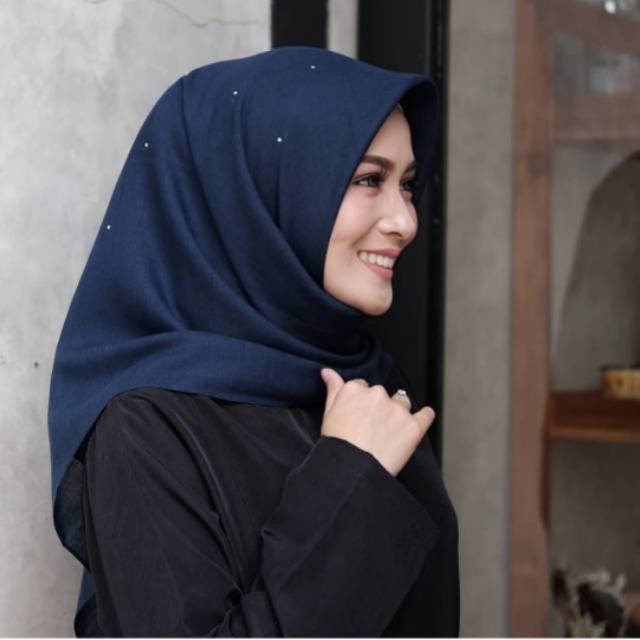 HIJAB SEGIEMPAT SWAROSKI 1KG MUAT 11 PCS-1