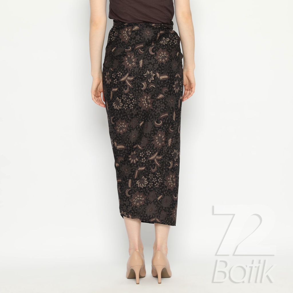 BAJU BATIK COUPLE  Kemeja Rok Lilit Instan Pria Lengan Panjang Slimfit Premium Kembang Setaman Hitam 722377 Cap 72 - Baju Kemeja Atasan Pakaian Batik Couple Cople Pria Cowok Laki Laki Remaja Keluarga Lengan Panjang Modern Slimfit Premium Kekinian