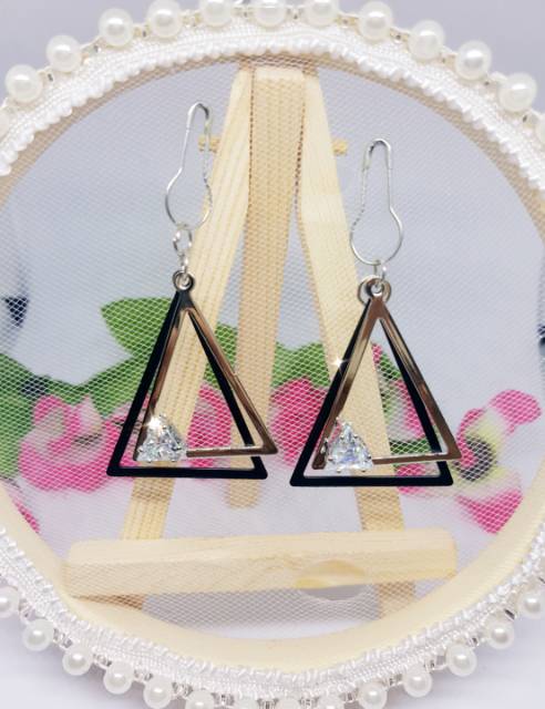 A70 Anting hijab segitiga 1 diamond zircon