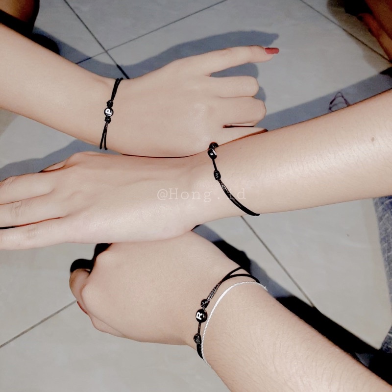 GELANG COUPLE INISIAL HURUF BULAT TALI ANTI AIR INITIAL BRACELET HITAM