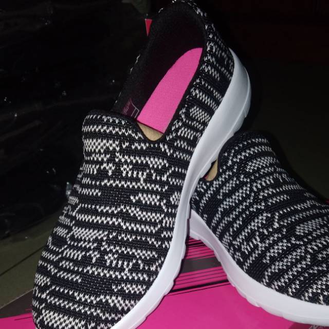 Skechers anak perempuan