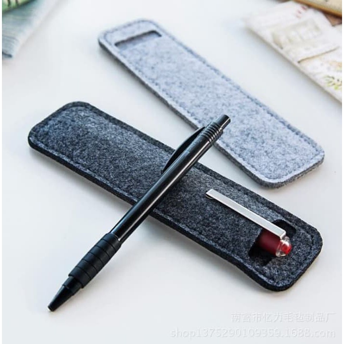 

Tempat Penyimpanan Pulpen / Pensil Bahan Kain Beludru Sintetis